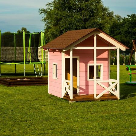 Atlanta Domki I Apartamenty Устроне-Морске Экстерьер фото